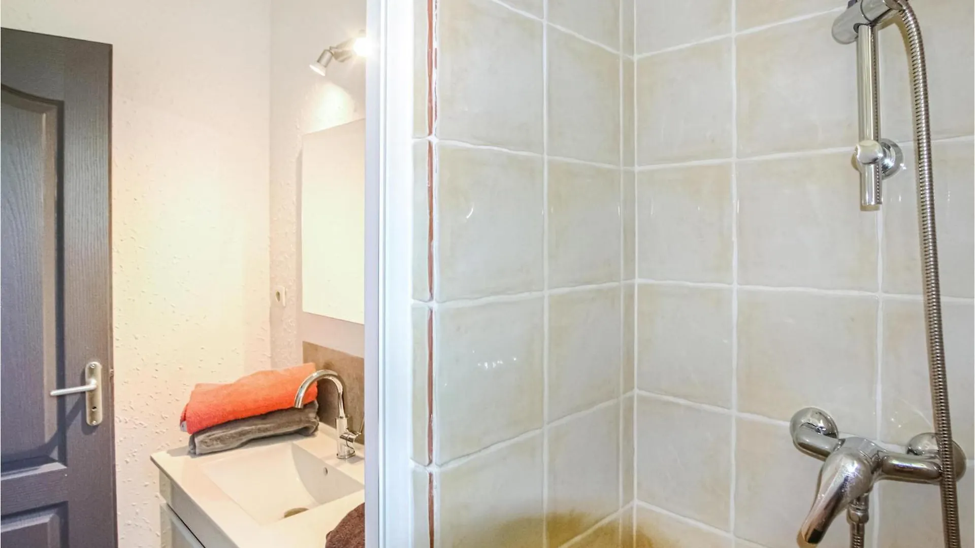 Amazing Home In Grospierres With Kitchenette 0*,