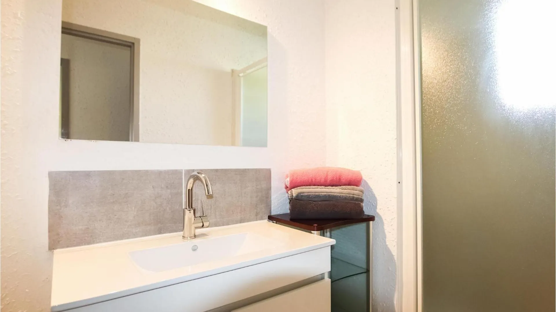 펜션 Amazing Home In Grospierres With Kitchenette